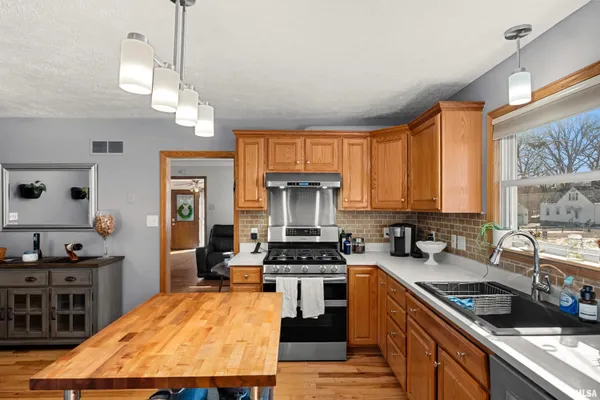 $199,900 | 1215 Maple Lane, East Peoria, IL 61611