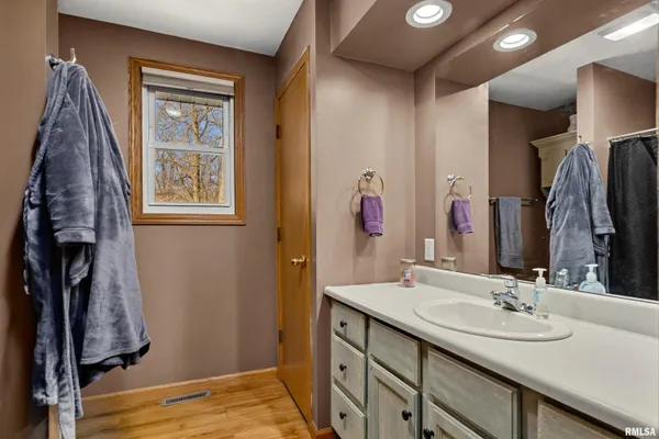 $199,900 | 1215 Maple Lane, East Peoria, IL 61611