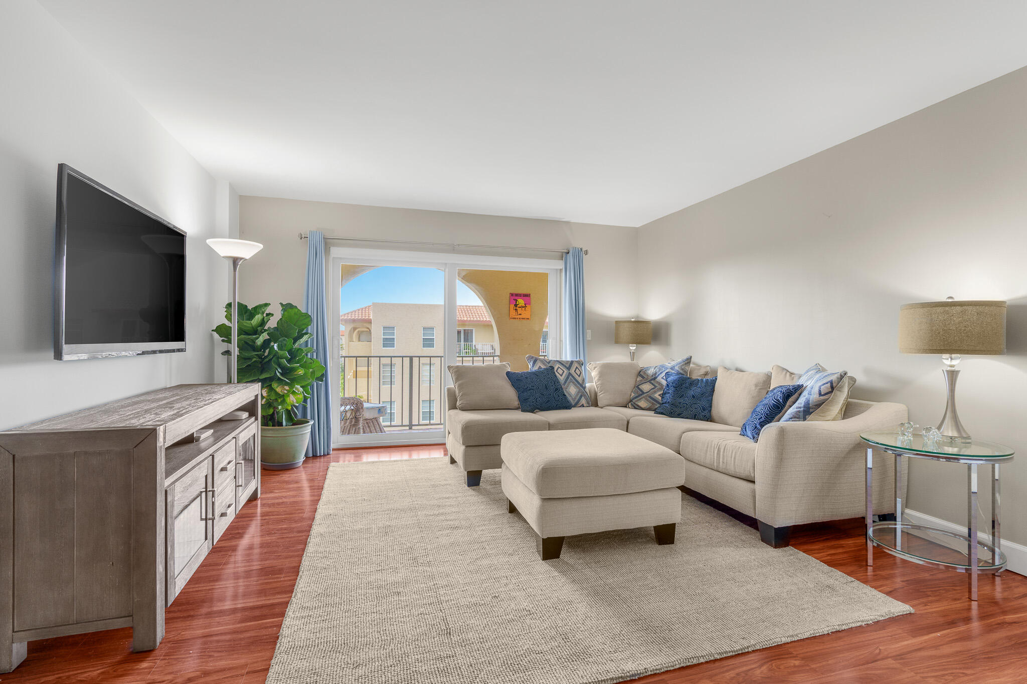 950 Ponce De Leon Road, Unit 507 Boca Raton, FL 33432 - Photo 5 of 46 Living Room