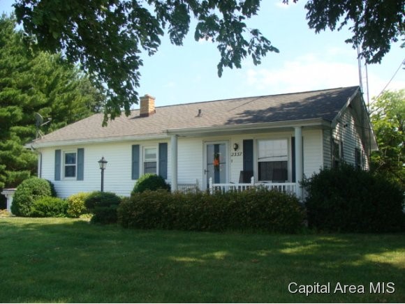2337 Mound Road Jacksonville, IL 62650 - Photo 4 of 14
