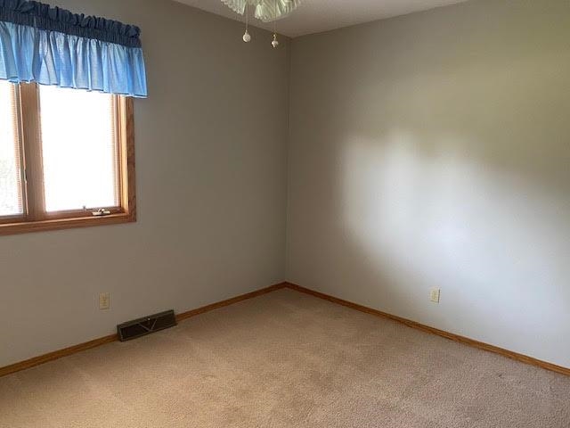 1911 Mustang Court Freeport, IL 61032 - Photo 4 of 14 an empty room with a window