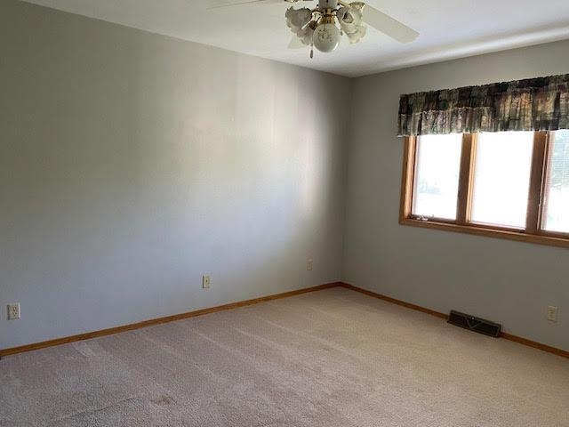 1911 Mustang Court Freeport, IL 61032 - Photo 5 of 14 an empty room with a window