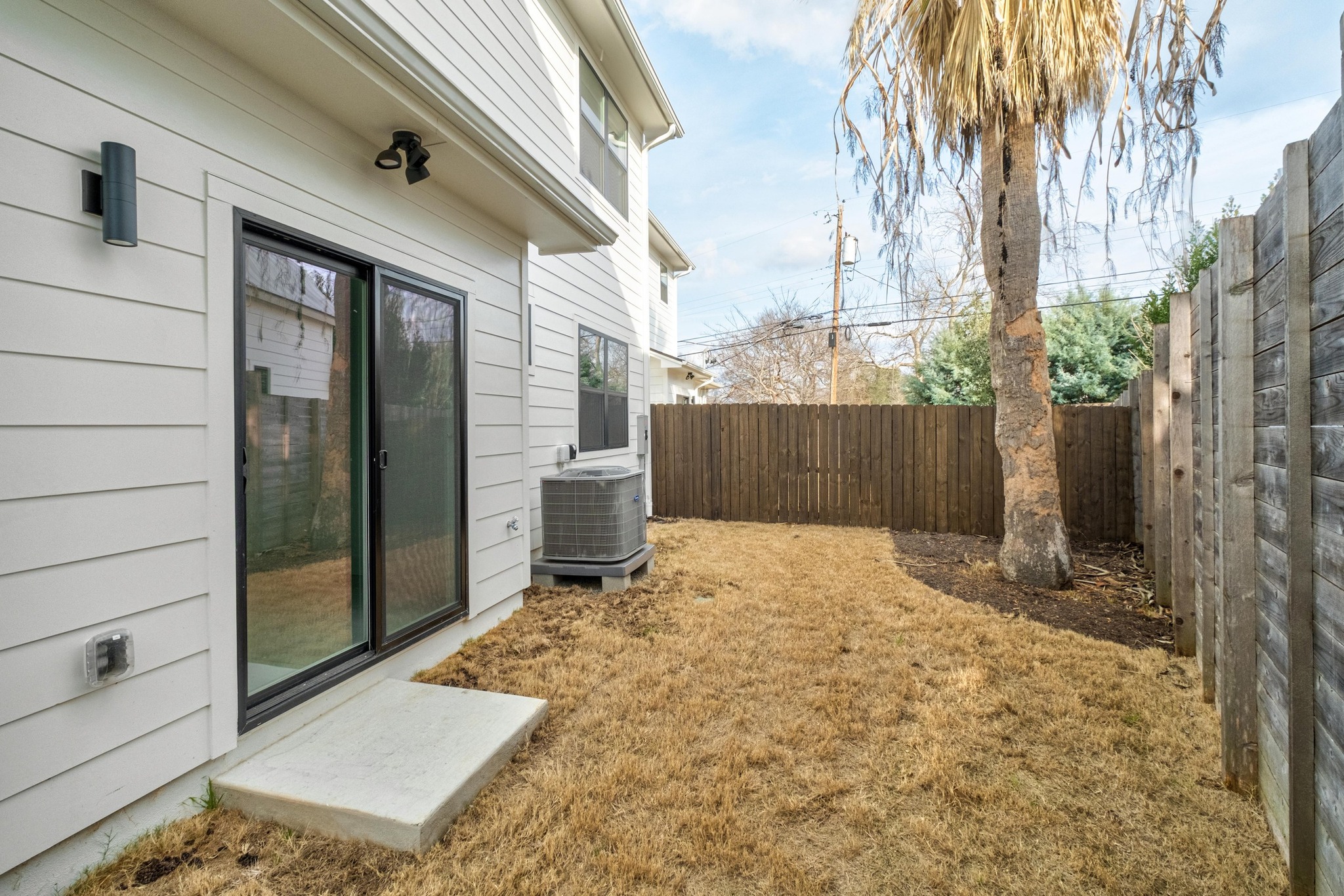 1500 Sylvan Glade, Unit 2A Austin, TX 78745 - Photo 29 of 29 a view of backyard with tub
