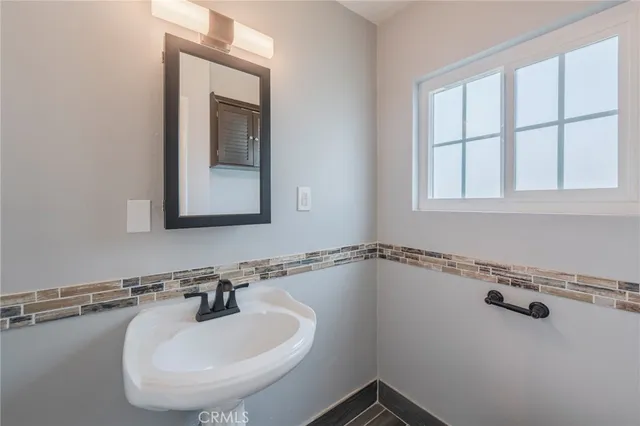 $860,000 | 2530 Van Wick Street, Inglewood, CA 90303