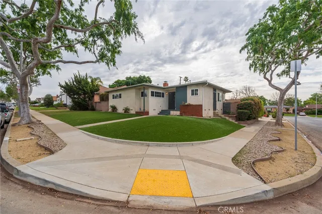 $860,000 | 2530 Van Wick Street, Inglewood, CA 90303