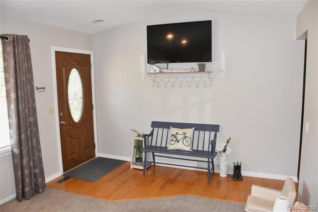 8378 Potter Road Flushing, MI 48433 - Photo 3 of 31