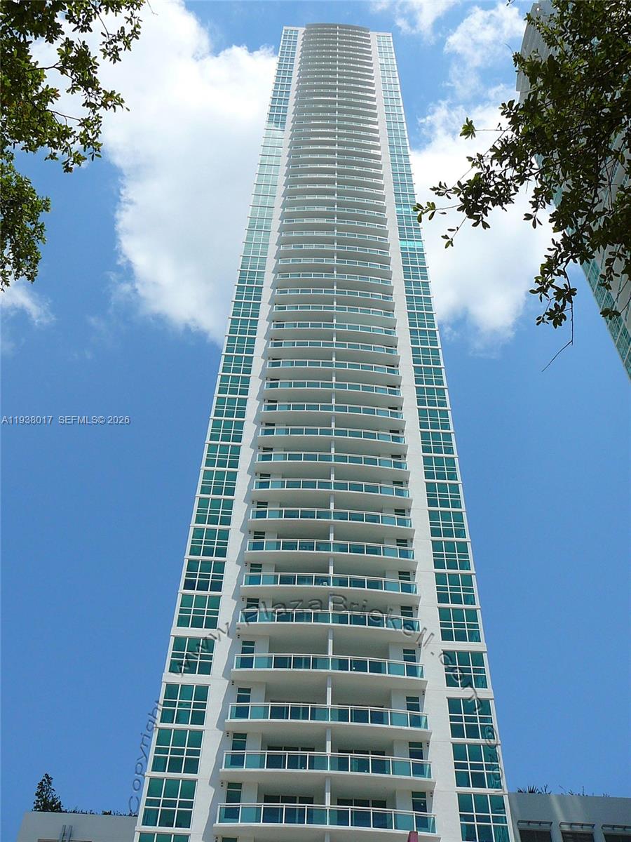 950 Brickell Bay Drive, Unit 5505 Miami, FL 33131 - Photo 35 of 63 a front view of a building