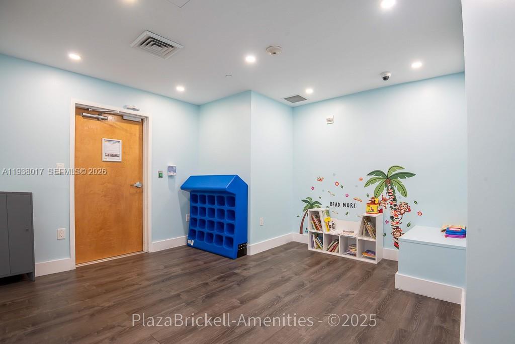 950 Brickell Bay Drive, Unit 5505 Miami, FL 33131 - Photo 59 of 63 a view of a hallway with wooden floor and furniture