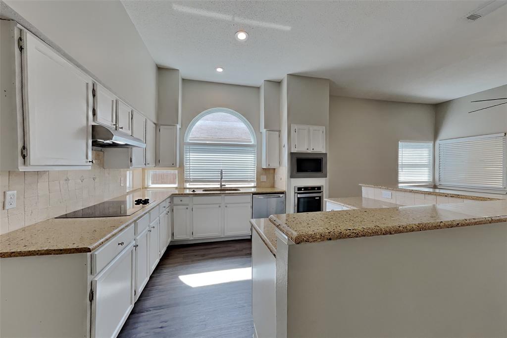 2211 Reverchon Drive Arlington, TX 76017 - Photo 5 of 19