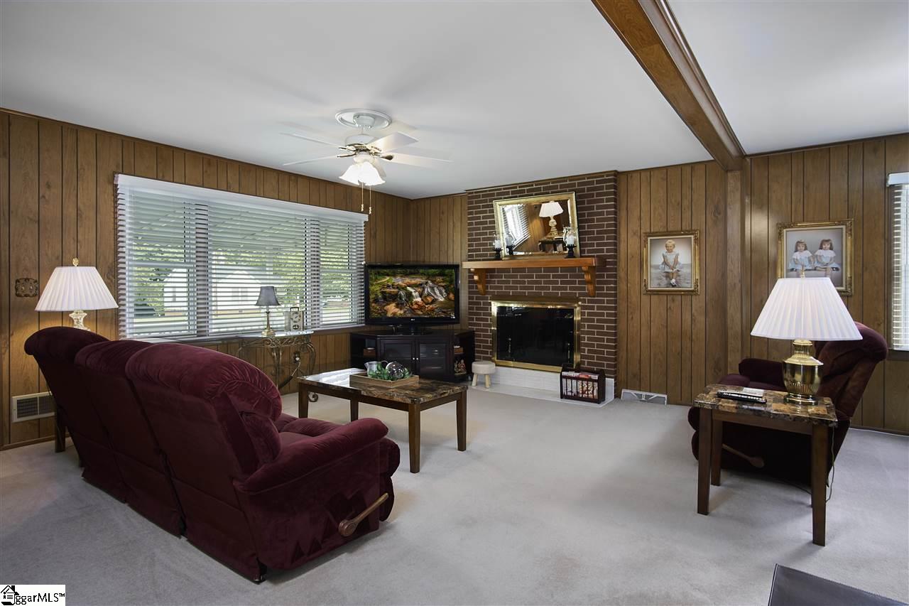 1719 West Parker Road Greenville, SC 29617 - Photo 3 of 23 Gallery Image 3