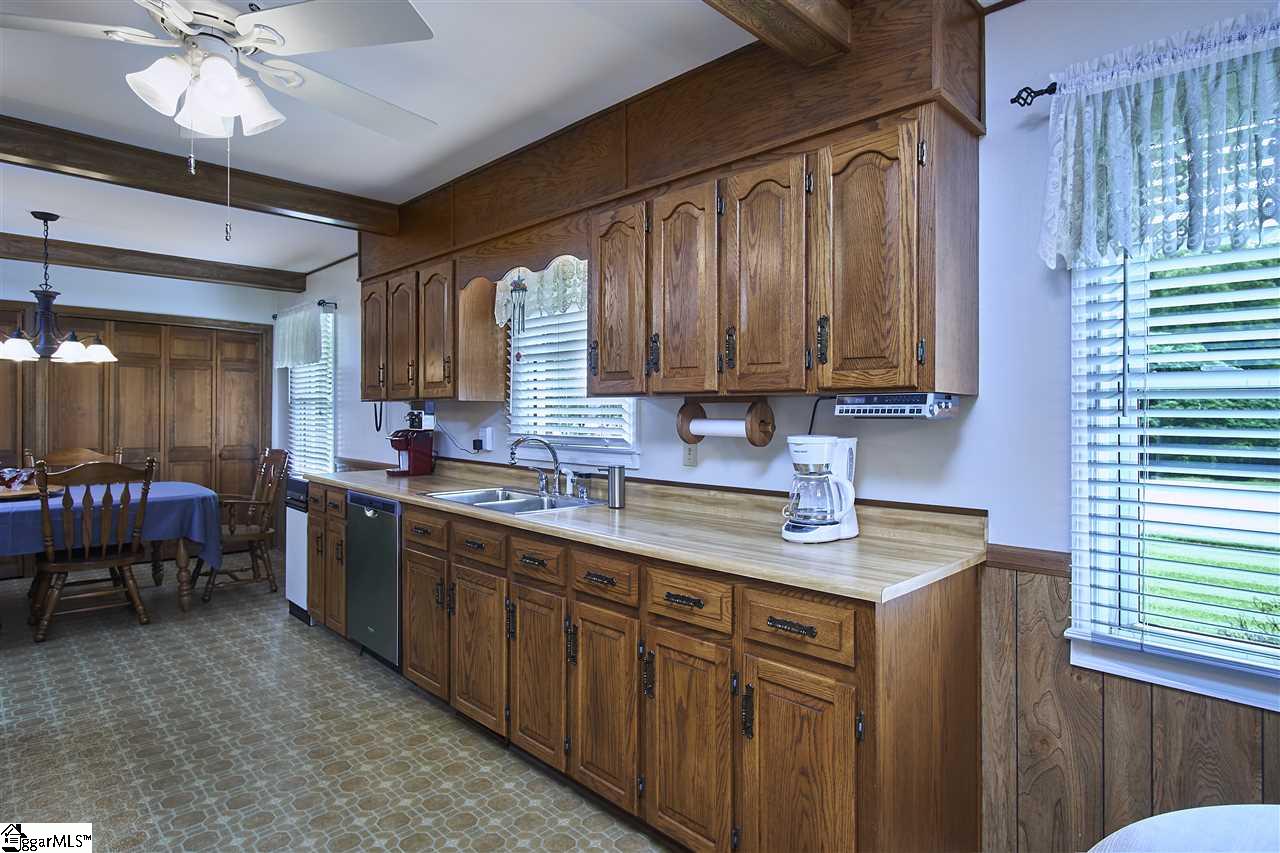 1719 West Parker Road Greenville, SC 29617 - Photo 5 of 23 Gallery Image 5