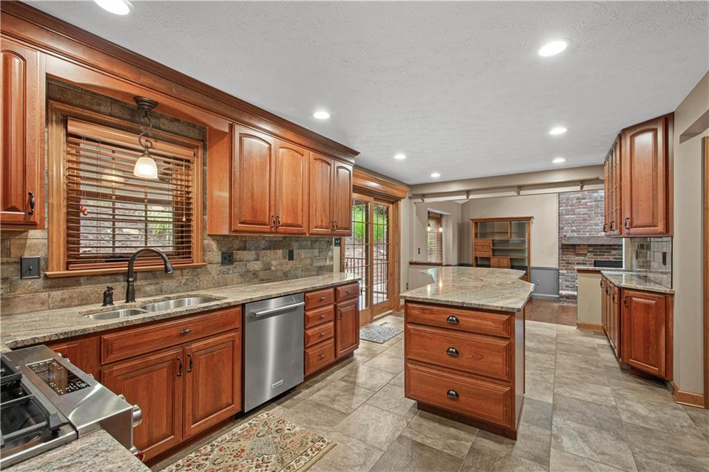2535 Morton Road Pittsburgh, PA 15241 - Photo 4 of 48