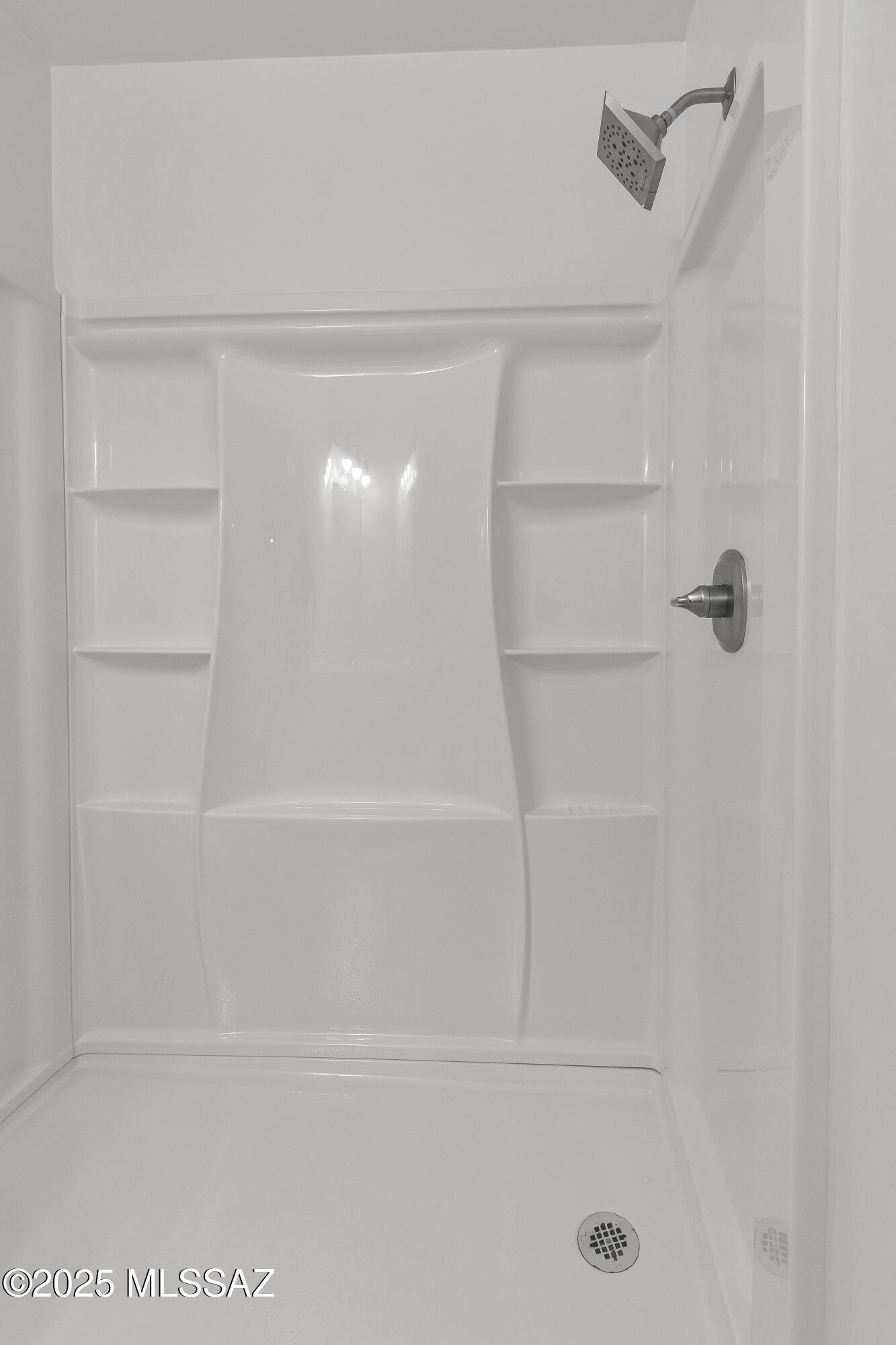 329 Camino Magnifico Rio Rico, AZ 85648 - Photo 31 of 47 a bathroom with a bathtub