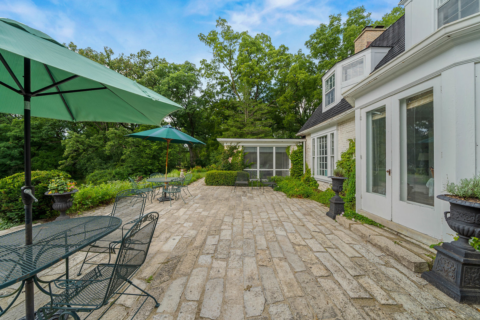 33W627 Army Trail Road Wayne, IL 60184 - Photo 30 of 31 a view of a patio with table and chairs under an umbrella