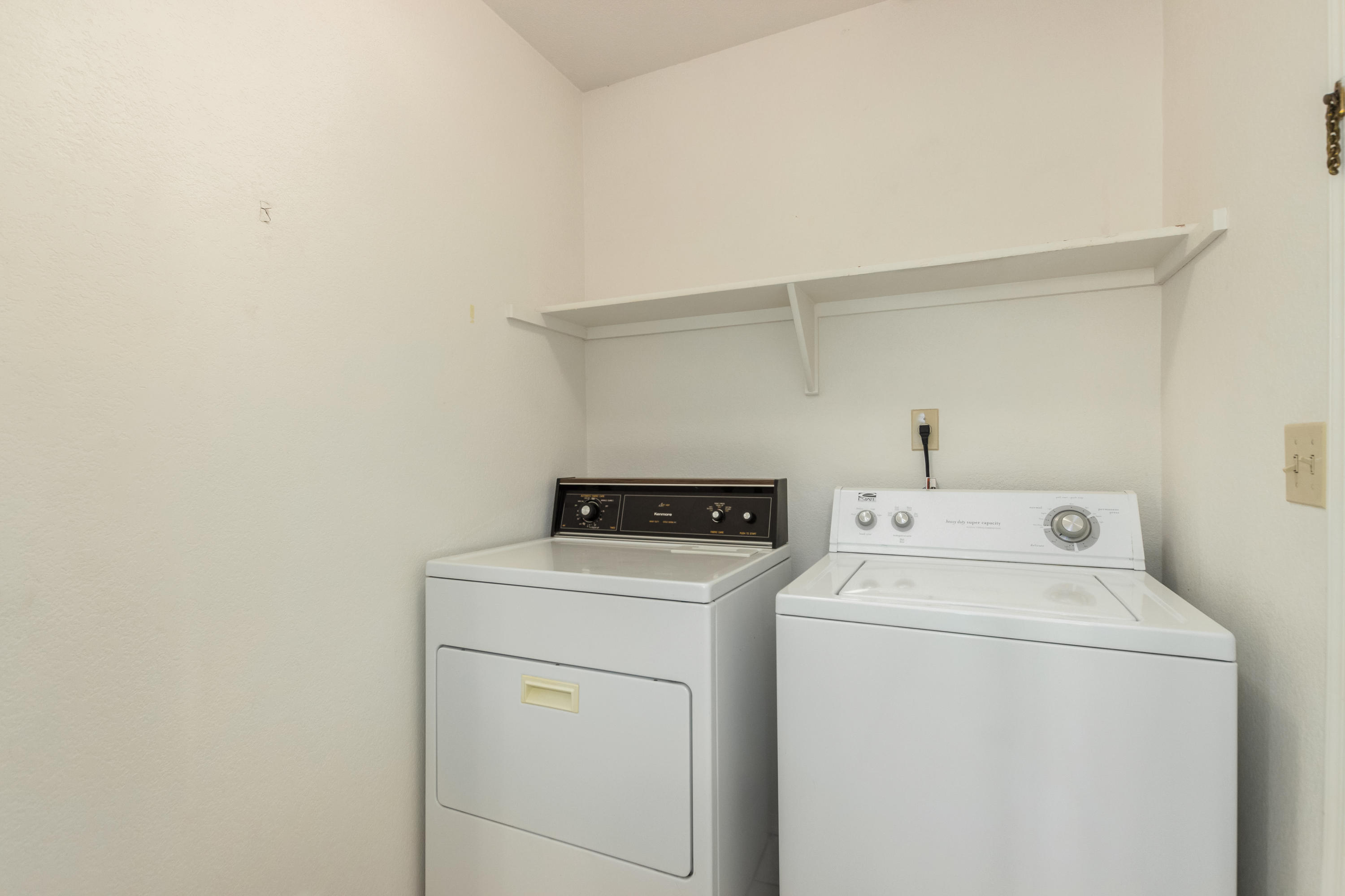 3423 North Apache Circle Chandler, AZ 85224 - Photo 20 of 22 a utility room with dryer and washer