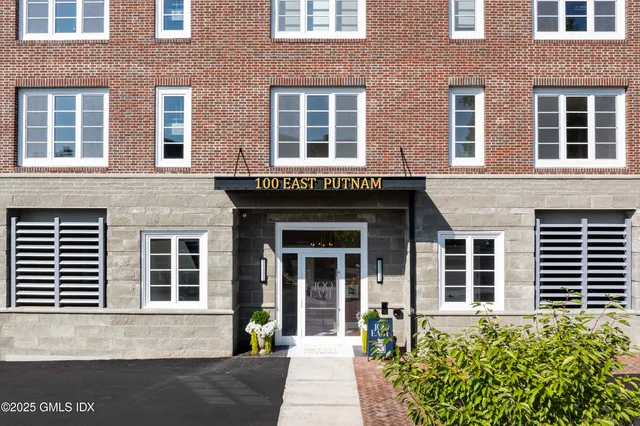 $5,900 | 100 East Putnam Avenue, Unit 304, Cos Cob, CT 06807
