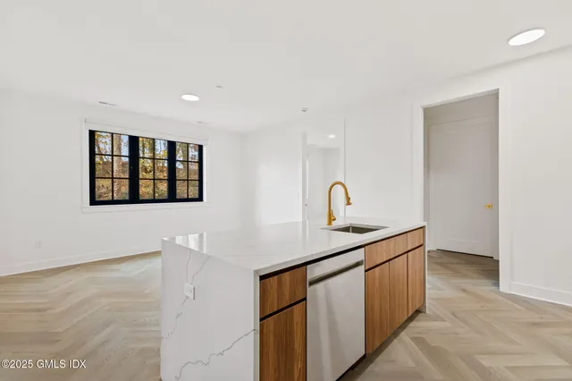 $5,900 | 100 East Putnam Avenue, Unit 304, Cos Cob, CT 06807