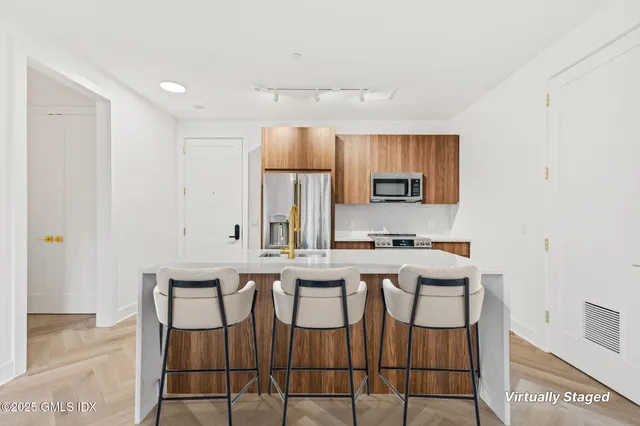 $5,900 | 100 East Putnam Avenue, Unit 304, Cos Cob, CT 06807