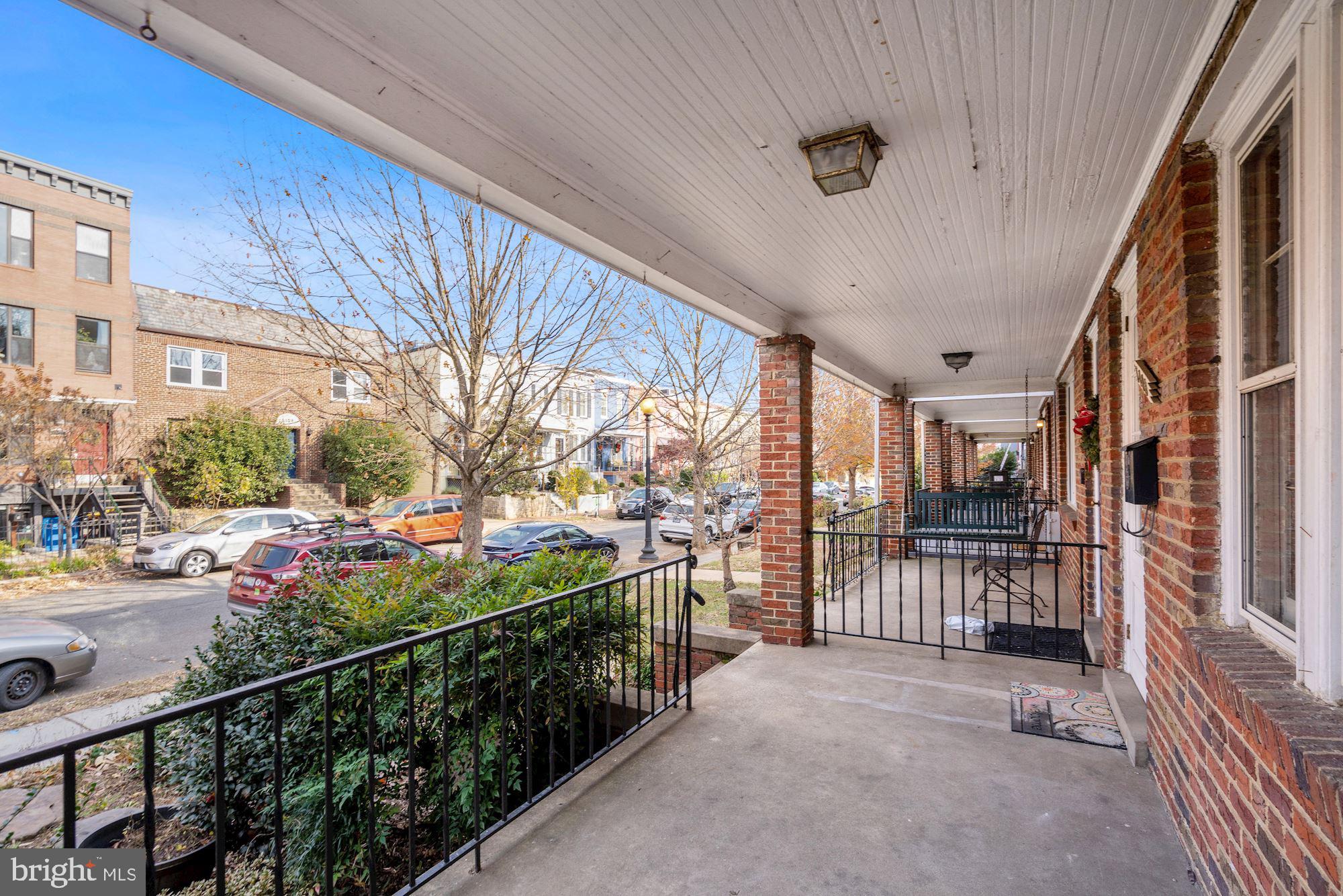 1403 K Street Southeast Washington, DC 20003 - Photo 6 of 74