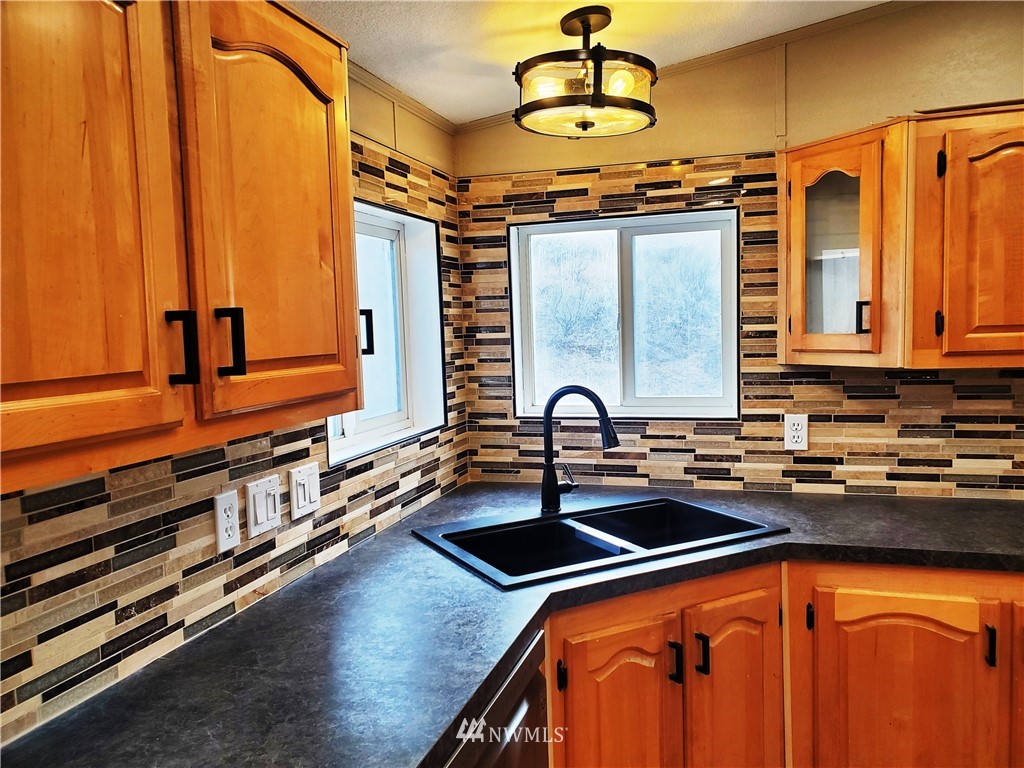61 5 Mile Road Tonasket, WA 98855 - Photo 4 of 37 Gallery Image 4