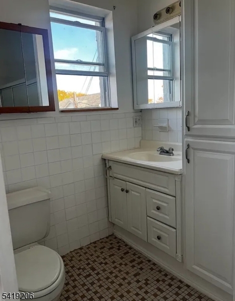 1254 Paterson Plank Road, Unit 2B Secaucus, NJ 07094 - Photo 4 of 5 a bathroom with a toilet a sink a vanity and mirror