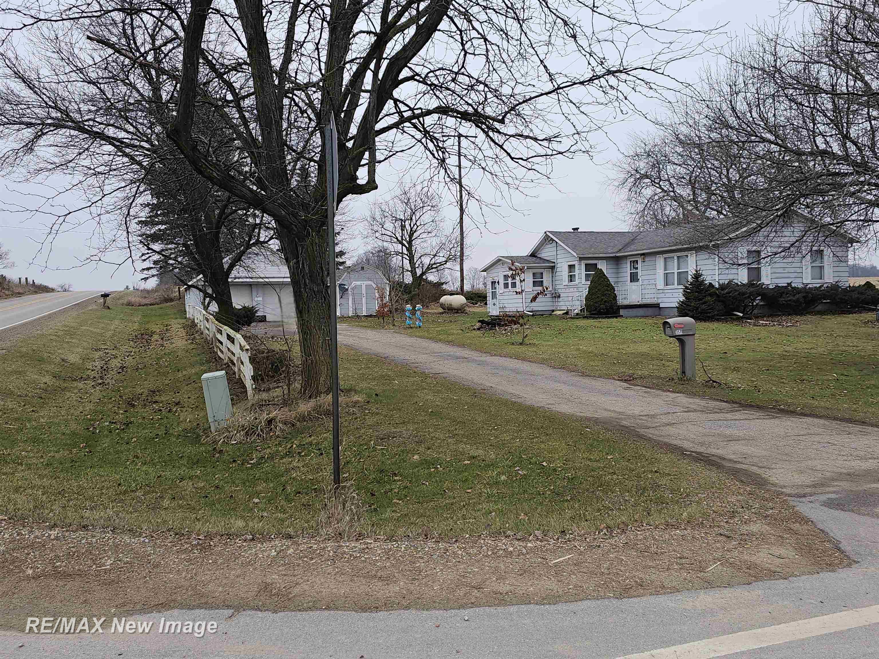 3511 Phelps Lake Road Mayville, MI 48744 - Photo 6 of 44 50131275-d97ccdee-9c9f-4dbc-8de6-728a61e06811.JPG