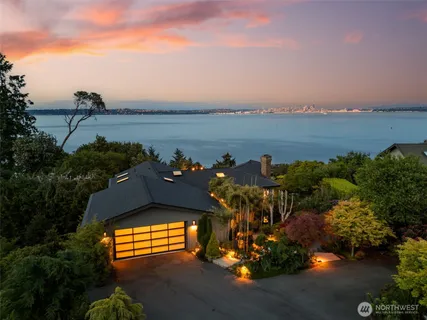 $2,450,000 | 10847 Bill Point Bluff Northeast, Bainbridge Island, WA 98110
