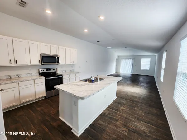 $1,950 | 12707 European Beech Road, Jacksonville, FL 32218