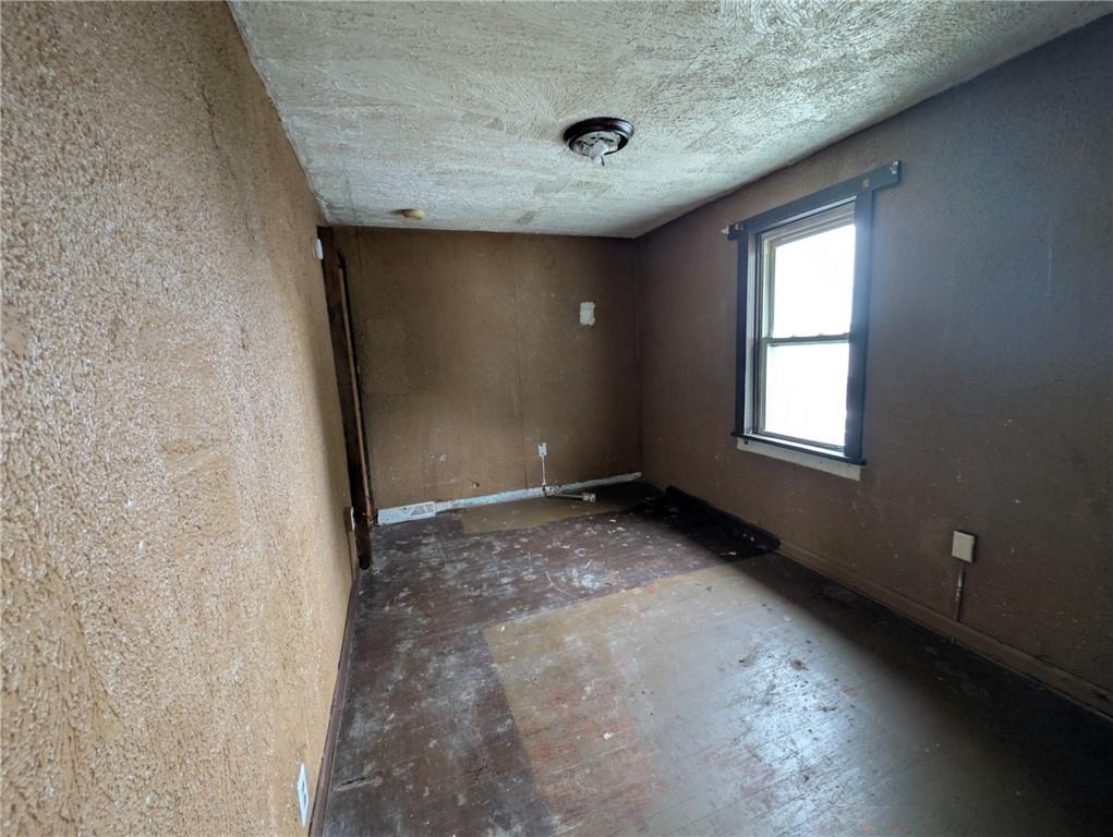 214 1/2 Whittier Street Vandergrift, PA 15690 - Photo 12 of 16