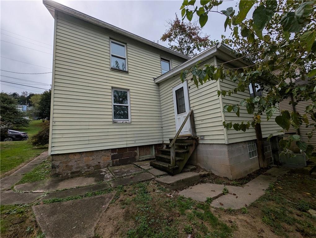 214 1/2 Whittier Street Vandergrift, PA 15690 - Photo 3 of 16