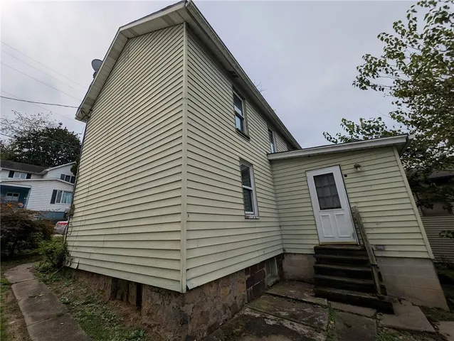 a view of livingroom and window