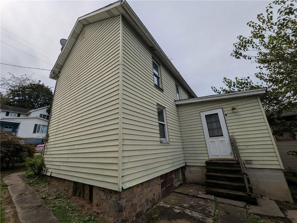 214 1/2 Whittier Street Vandergrift, PA 15690 - Photo 4 of 16