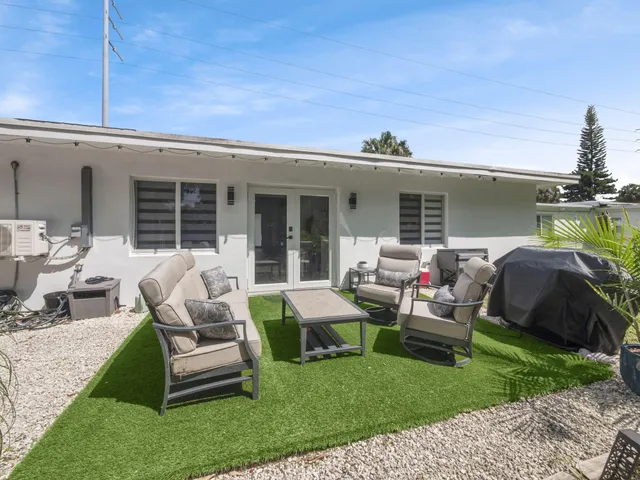 a view of a house with backyard and porch
