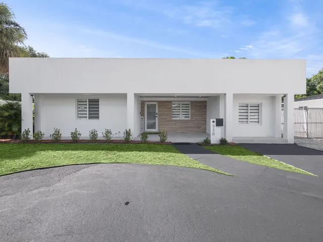 a view of a house with a backyard