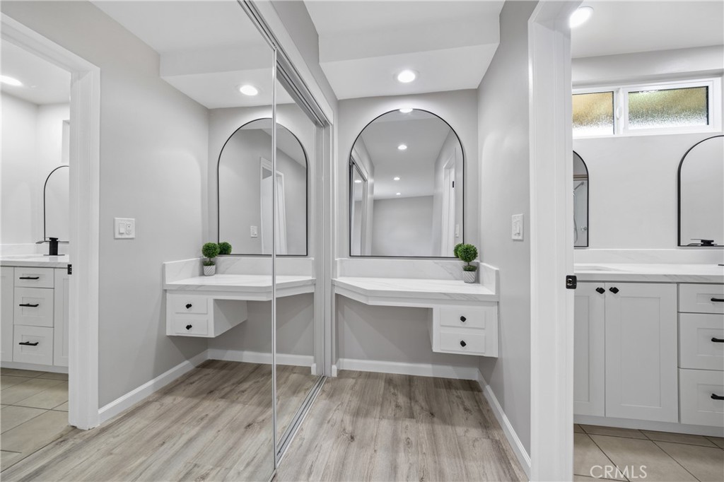 466 South Wellington Road Orange, CA 92869 - Photo 17 of 33 Primary bathroom