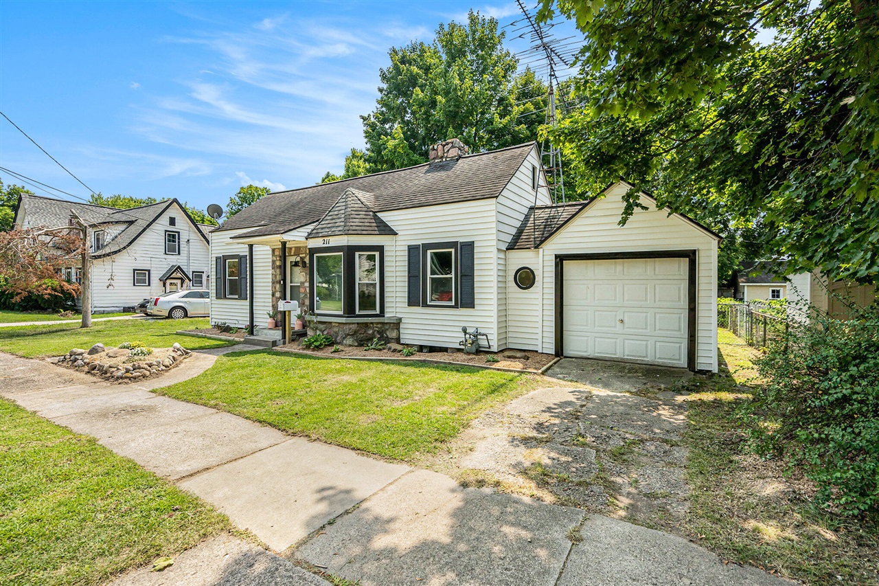 211 East Wheeler Street Three Rivers, MI 49093 - Photo 1 of 1 Gallery Image 1