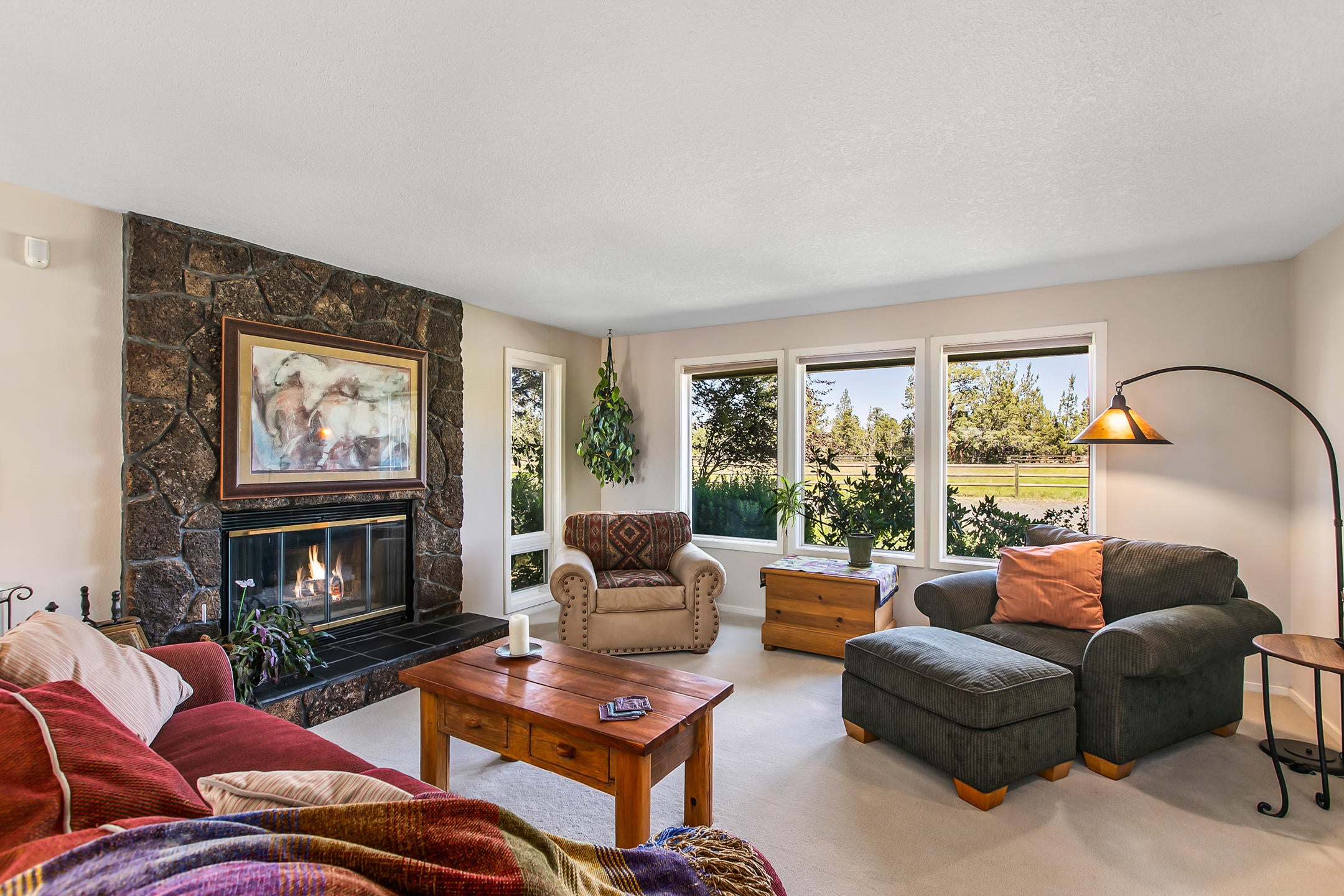 21585 Dale Road Bend, OR 97701 - Photo 8 of 28 Living Room