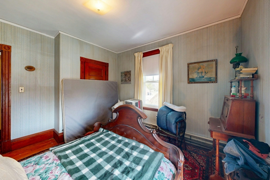 264 Court Road Winthrop, MA 02152 - Photo 14 of 26 a bedroom with a bed and a window