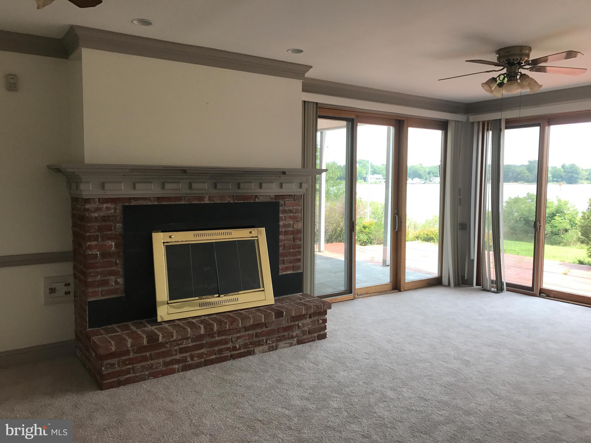 38303 Palmer Road Coltons Point, MD 20626 - Photo 12 of 28 Living Room