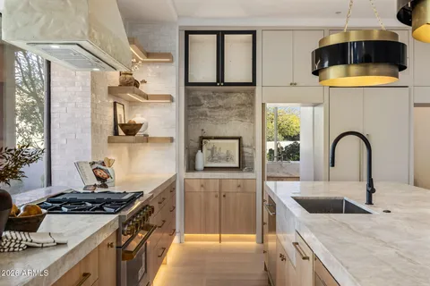 $1,825,000 | 10874 East Dale Lane, Scottsdale, AZ 85262
