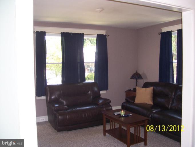 1025 Overbrook Road Baltimore, MD 21239 - Photo 17 of 20 Living Room