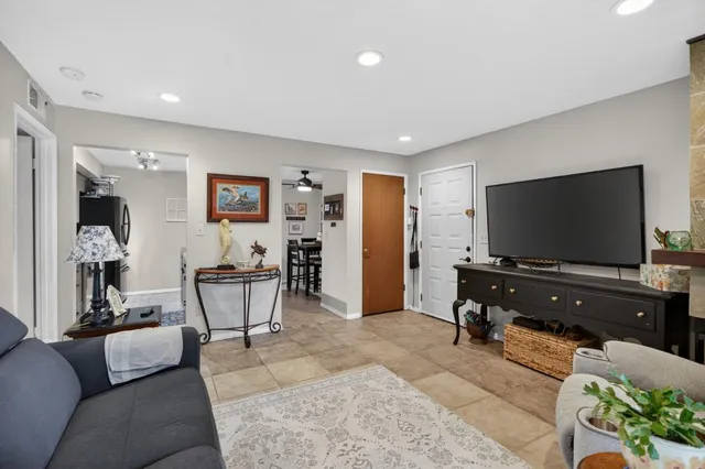 $205,000 | 350 Del Verde Circle, Unit 7, Sacramento, CA 95833