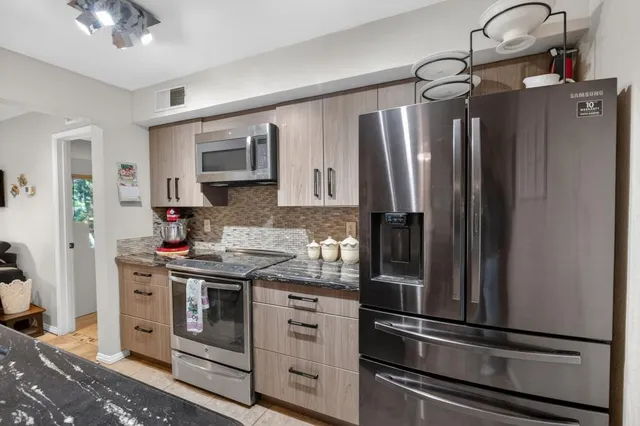 $205,000 | 350 Del Verde Circle, Unit 7, Sacramento, CA 95833