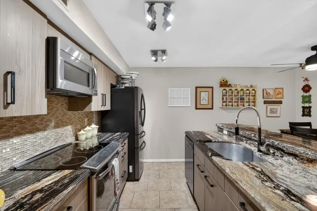 $205,000 | 350 Del Verde Circle, Unit 7, Sacramento, CA 95833