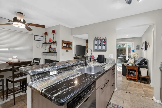 $205,000 | 350 Del Verde Circle, Unit 7, Sacramento, CA 95833