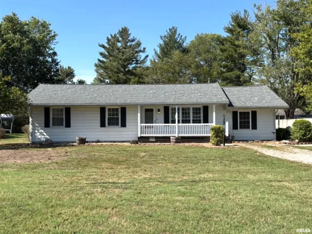 $169,000 | 2633 South Broadway, Salem, IL 62881