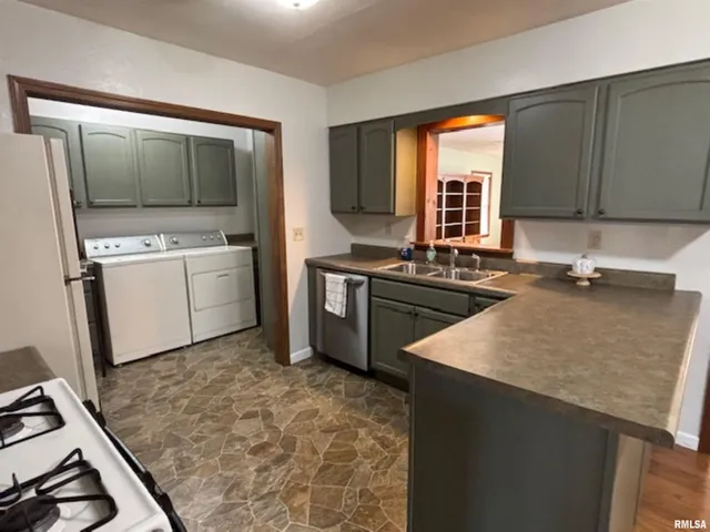 $169,000 | 2633 South Broadway, Salem, IL 62881