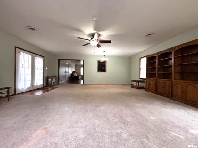 $169,000 | 2633 South Broadway, Salem, IL 62881