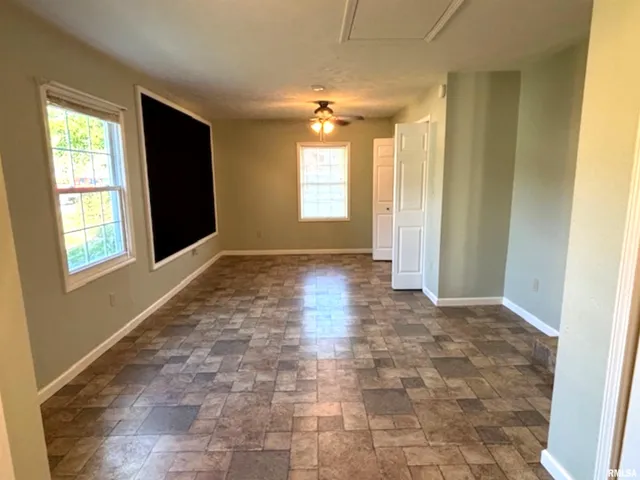 $169,000 | 2633 South Broadway, Salem, IL 62881