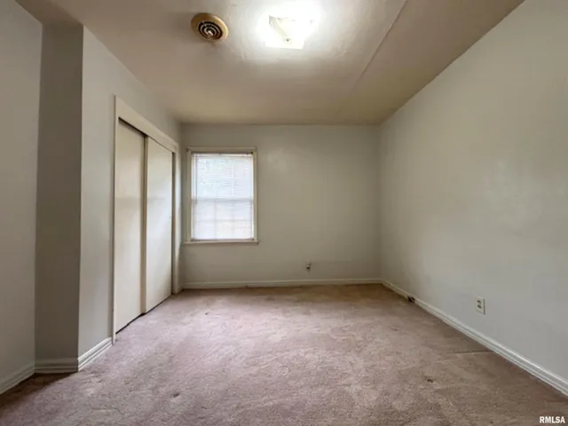 $169,000 | 2633 South Broadway, Salem, IL 62881